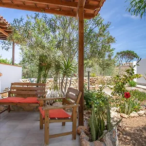 villa-casa-giulia-a-cala-croce.sicilyhotelsitaly.net/